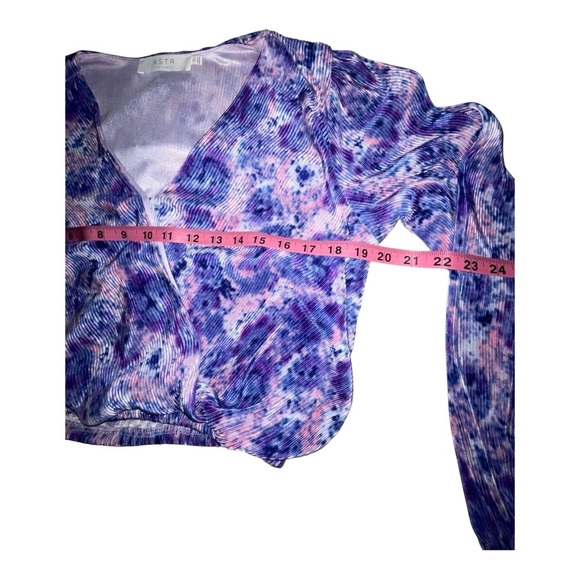 ASTR THE LABEL Pink and Blue Cropped Pleated Surplice Top SZ S​ - Picture 6 of 9